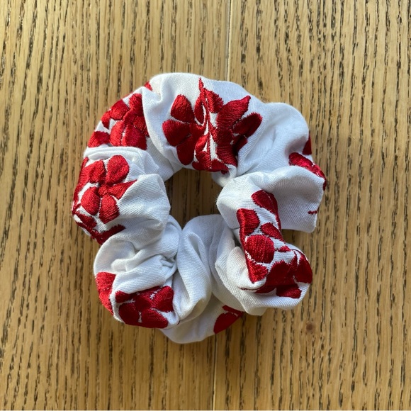 Scrunchie Embroidered - NEW - Picture 3 of 3